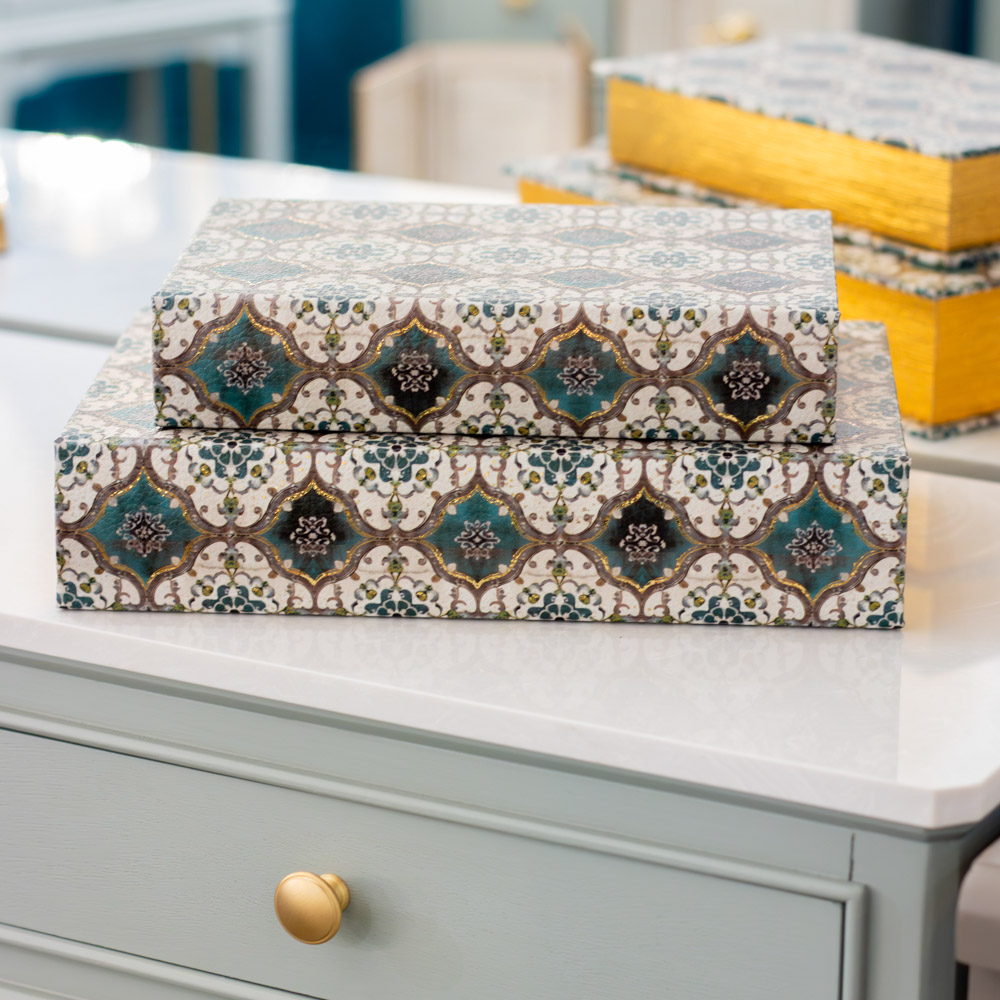 Emilia s/2 book box