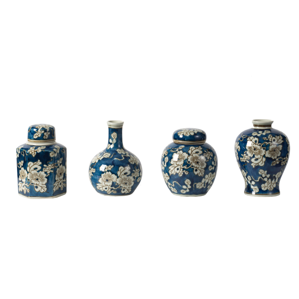 Blue and white s/4  jar/vase 